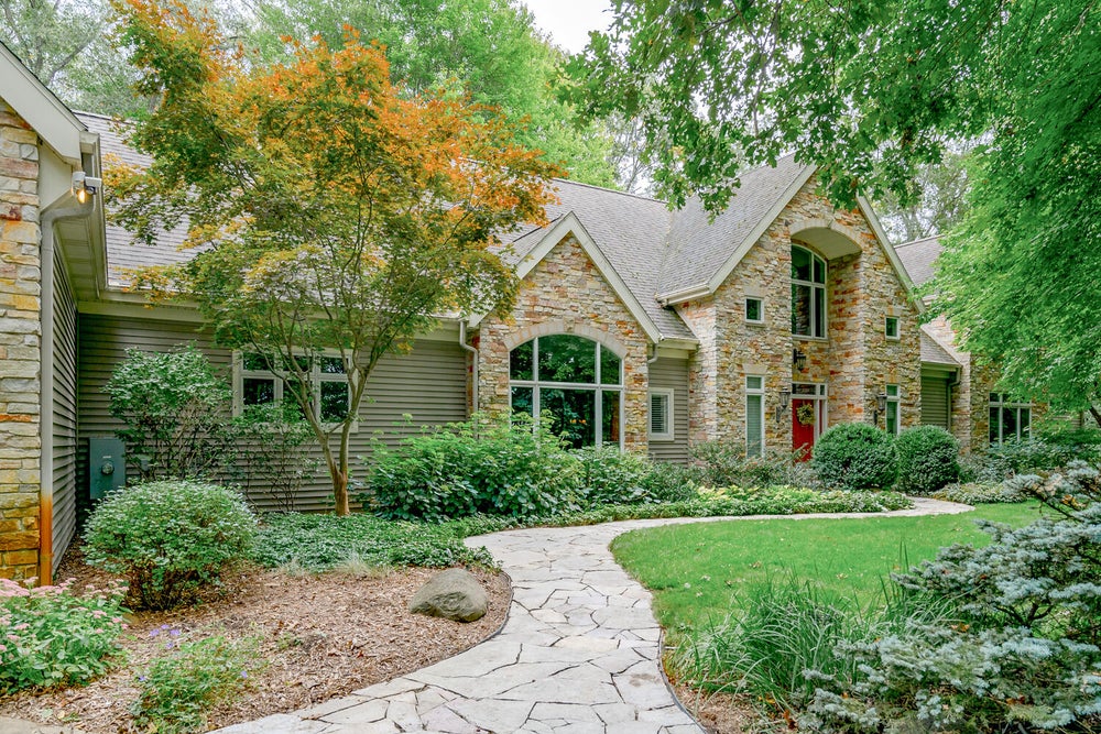 915 E Eagle Lake, Kalamazoo, MI 49009 MLS 24019231 Coldwell Banker