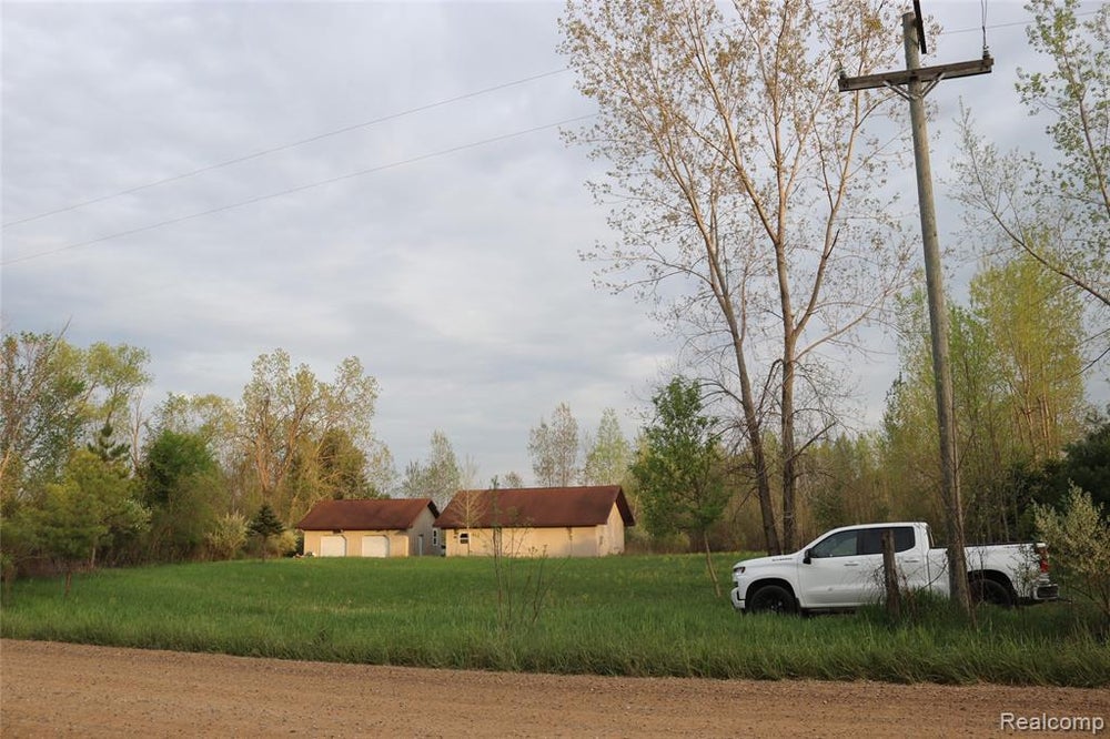 5185 Piersonville, Columbiaville, MI 48421 - MLS# 40208271 - Coldwell ...