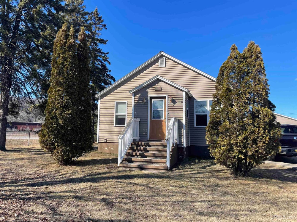 1712 Michigan, Gladstone, MI 49837 MLS 50136030 Coldwell Banker