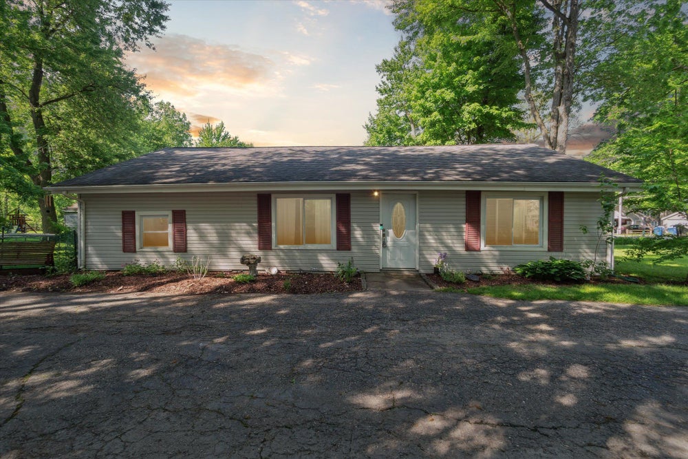 3187 Ponemah, Fenton, MI MLS 60310549 Coldwell Banker