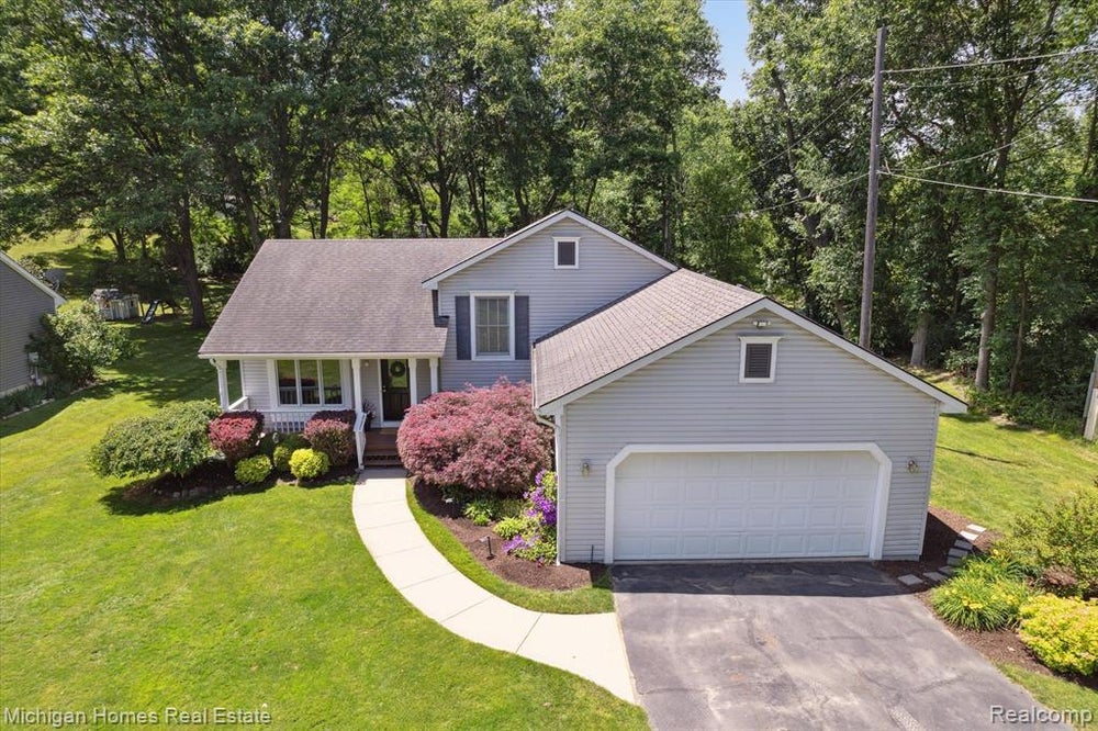 5625 Farley, Clarkston, MI MLS 60317579 Coldwell Banker