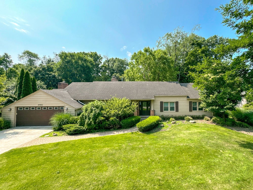 27201 Gardenway, Franklin, MI MLS 60324516 Coldwell Banker