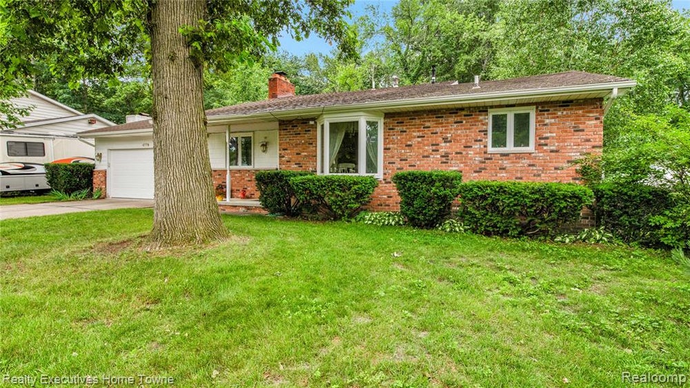 4779 Lakeshore, Fort Gratiot, MI - MLS# 60916769 - Coldwell Banker