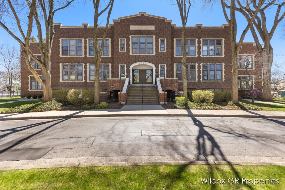 2006 Wealthy 102, East Grand Rapids, MI 49506 MLS 70400859