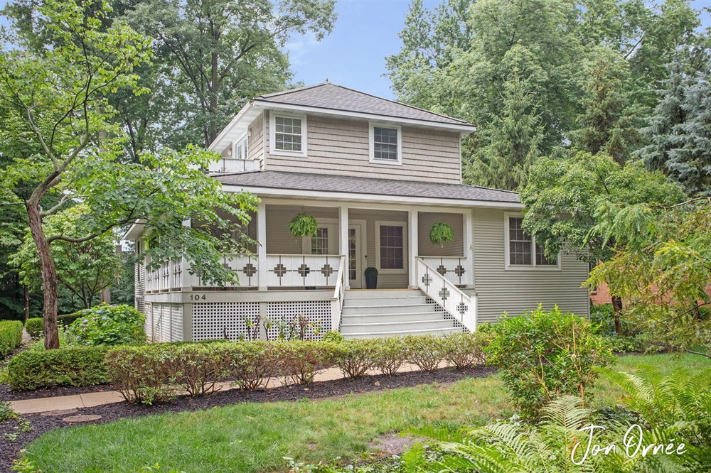 104 Oakwood, Holland, MI 49424 MLS 70418116 Coldwell Banker