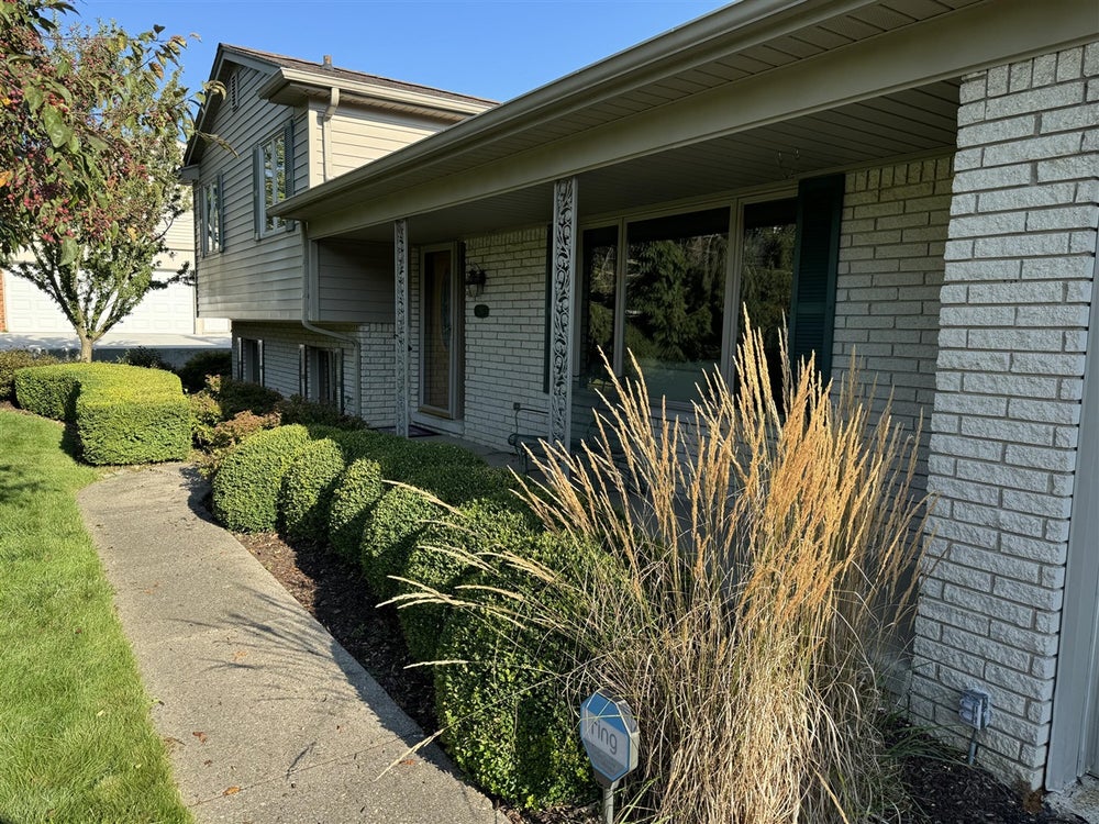 253 Woodedge, Bloomfield Hills, MI 48304 MLS 70421249 Coldwell Banker