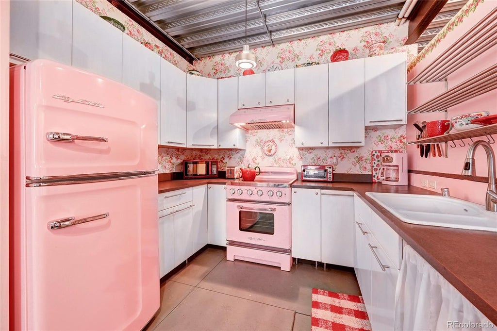 20 Picture-Perfect Pink Kitchen Ideas