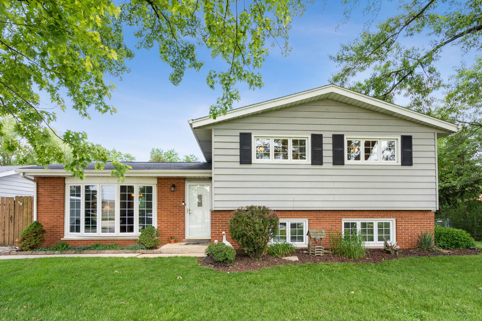 Move In Ready - Lemont, IL Homes for Sale