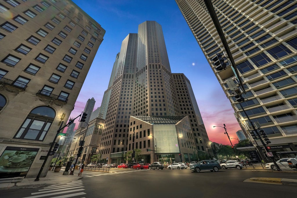 980 N Michigan Ave, Chicago, IL 60611 - One Magnificent Mile