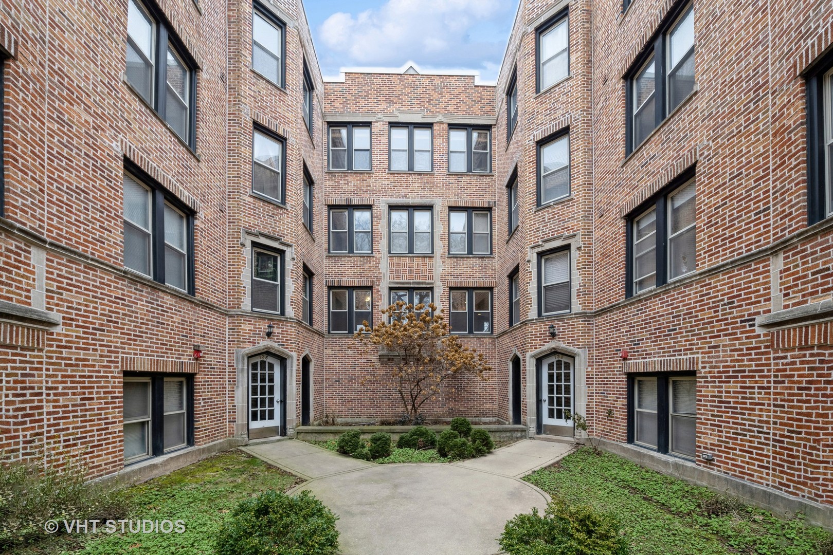 Clyde court condominiums 2025 evanston il 60202