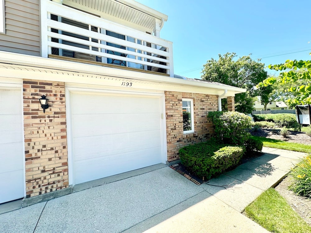 1193 Ranchview Court, Buffalo Grove, IL 60089 MLS 12082606