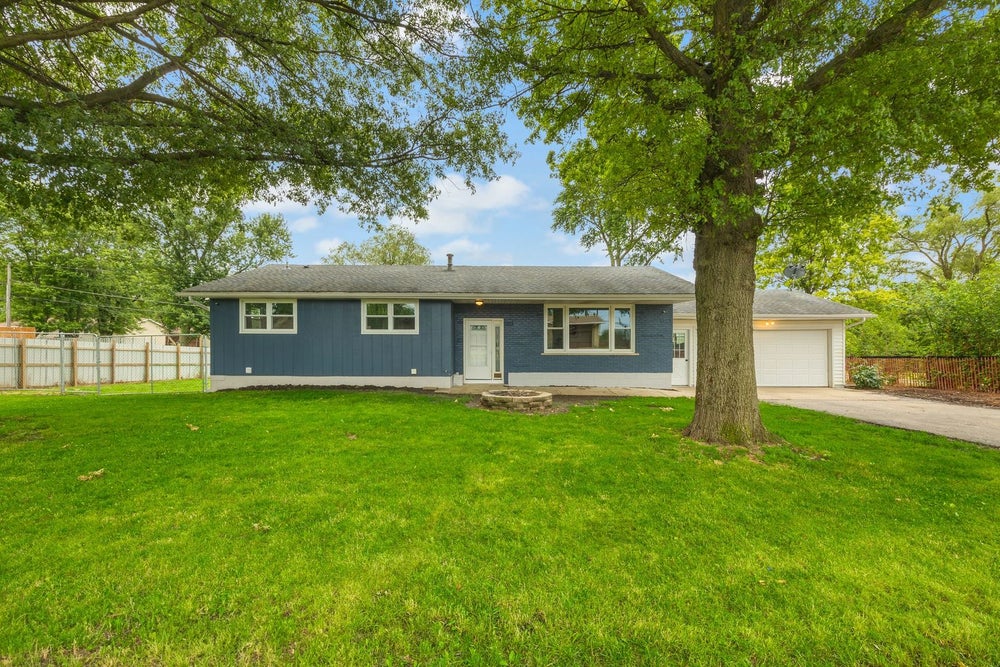 3742 E Lakeview Drive, Kankakee, IL 60901 MLS 12095903 Coldwell Banker