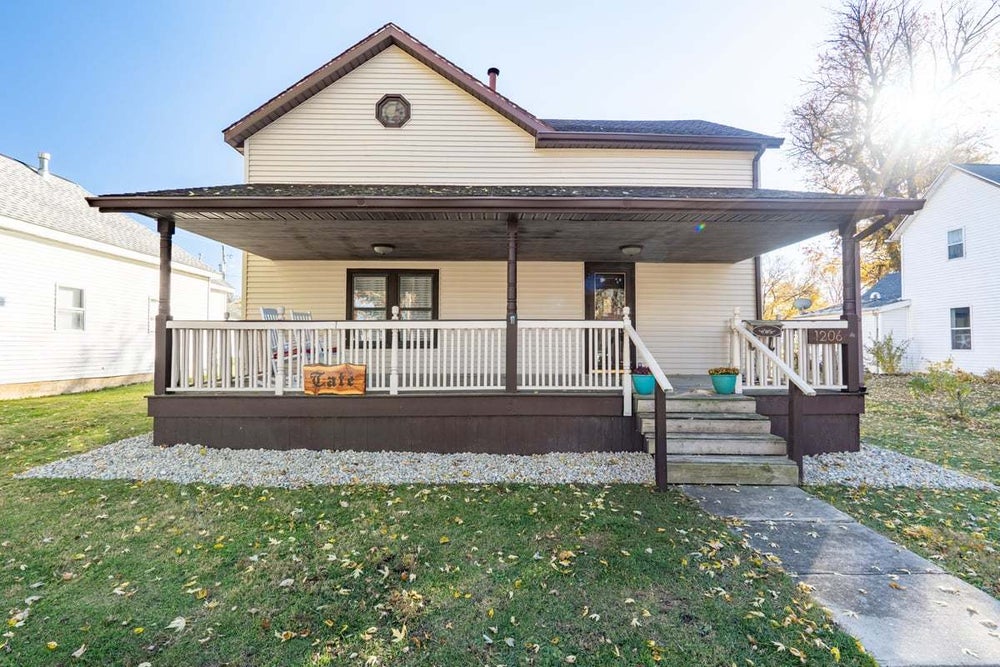 1206 E Main Street, Clinton, IL 61727 - MLS# 12509836 - Coldwell Banker