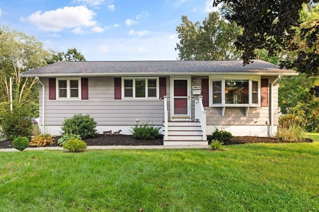 1 Wheatland St, Burlington, MA 01803 3 Bedroom House for $4,100