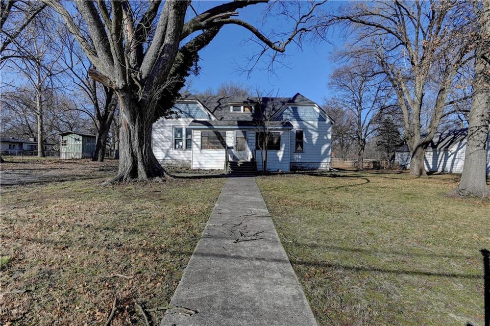 588 W Loula Street, Olathe, KS 66061 MLS 2473015 Coldwell Banker