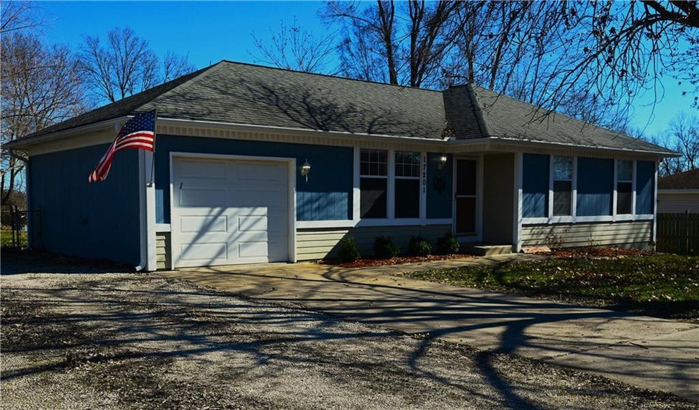 17201 cerrito drive belton mo 64012 mls 2473692 coldwell banker