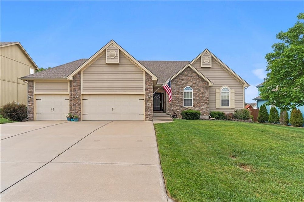 1404 SW Merryman Drive, Lee'S Summit, MO 64082 MLS 2494522