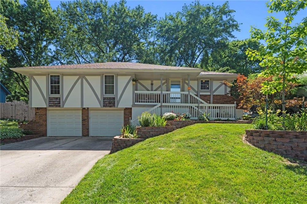 109 SE 2nd Street, Blue Springs, MO 64014 - MLS# 2558710 - Coldwell Banker
