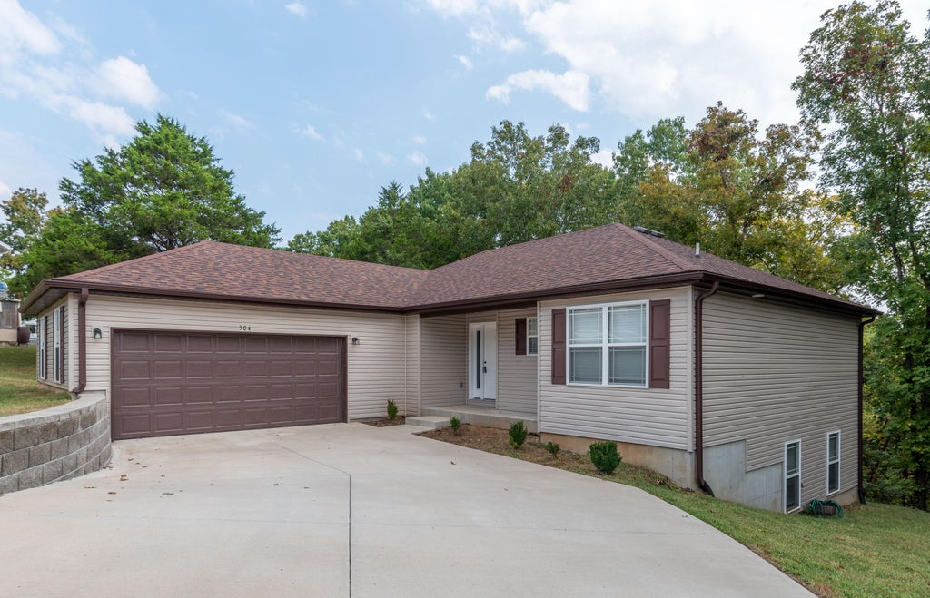 304 Dogwood Place, Branson West, MO 65737 - MLS# 60278497 - Coldwell Banker