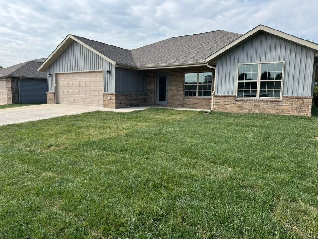 1520 Ridgemont Avenue, Monett, MO 65708 - MLS# 60313824 - Coldwell Banker