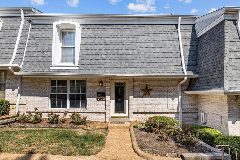 4343 Chateau De Ville Drive, St Louis, MO 63129 MLS 23056662