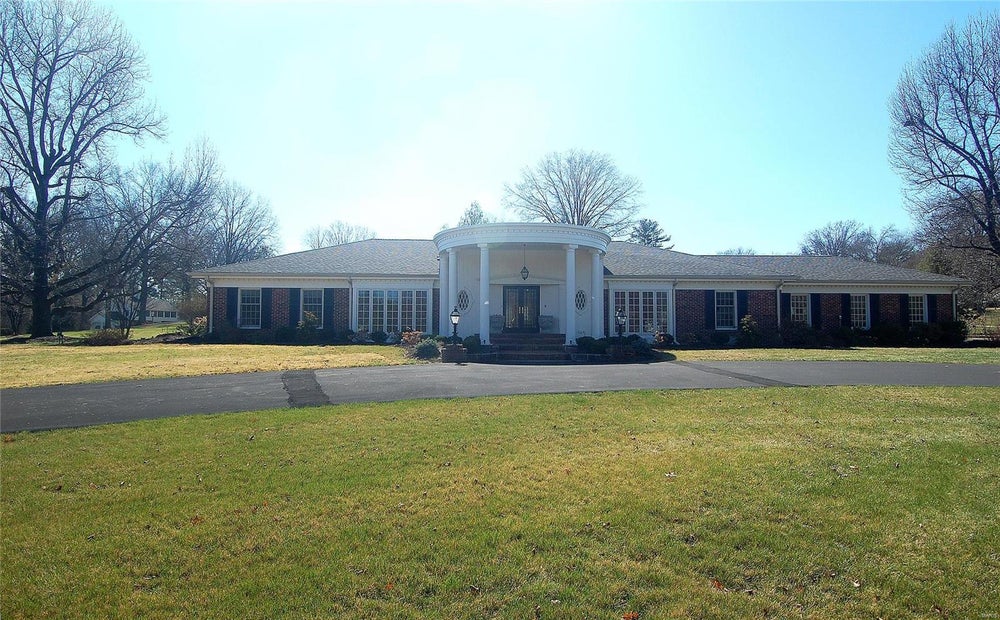 210 Doulton Place, Town And Country, MO 63141 MLS 24013393