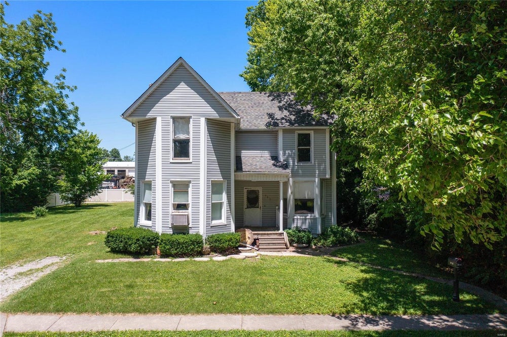 418 W 3rd Street, O'Fallon, IL 62269 MLS 24030766 Coldwell Banker