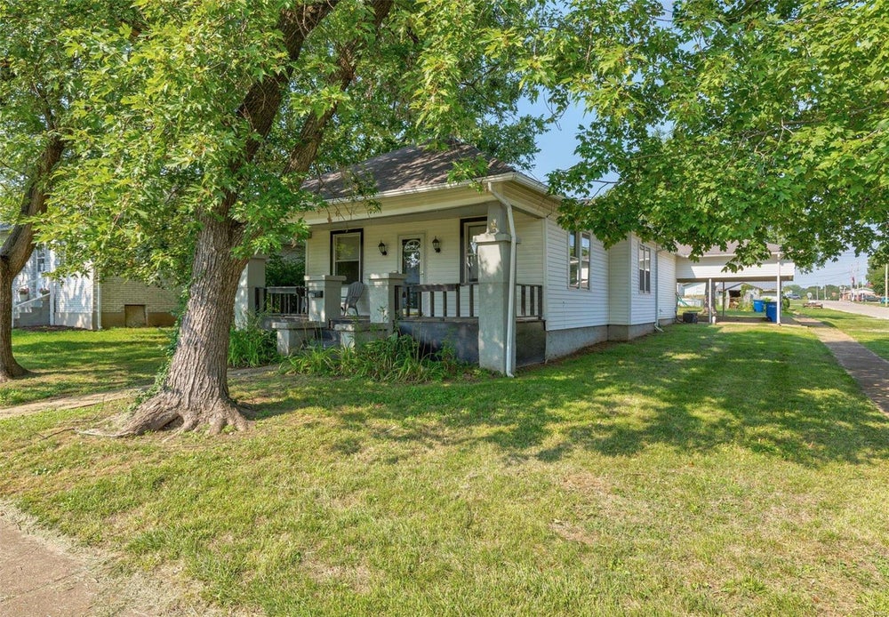 209 N School Street, Desloge, MO 63601 - MLS# 24041073 - Coldwell Banker