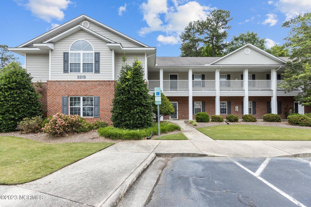 2219 Locksley Woods Drive E, Greenville, NC 27858 MLS 100387371