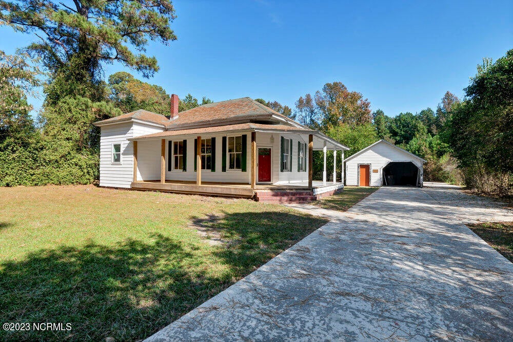 401 Pecan Lane, Lake Waccamaw, NC 28450 MLS 100414665 Coldwell Banker