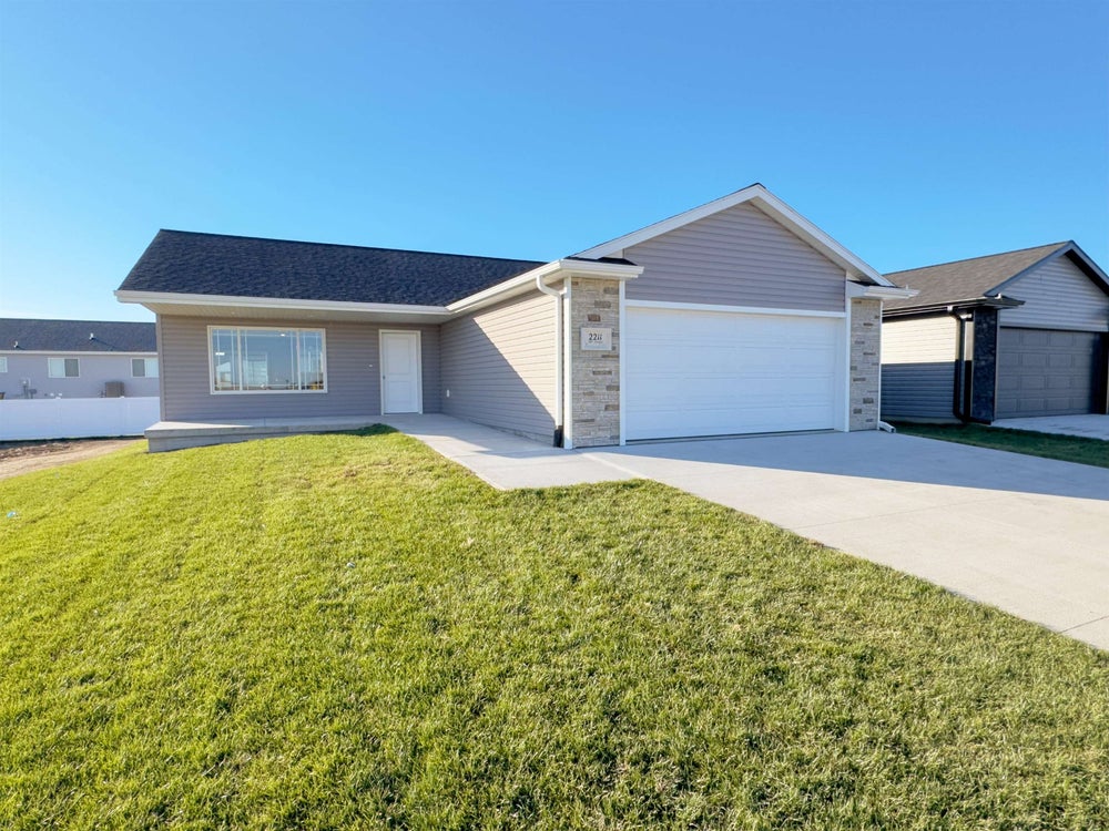 2211 E 38th Street, Kearney, NE 68847 MLS 20231309 Coldwell Banker