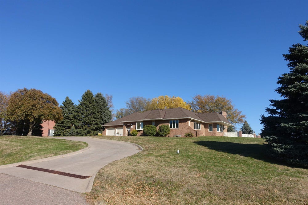 13 Crestview Drive, Kearney, NE 68845 MLS 20231448 Coldwell Banker