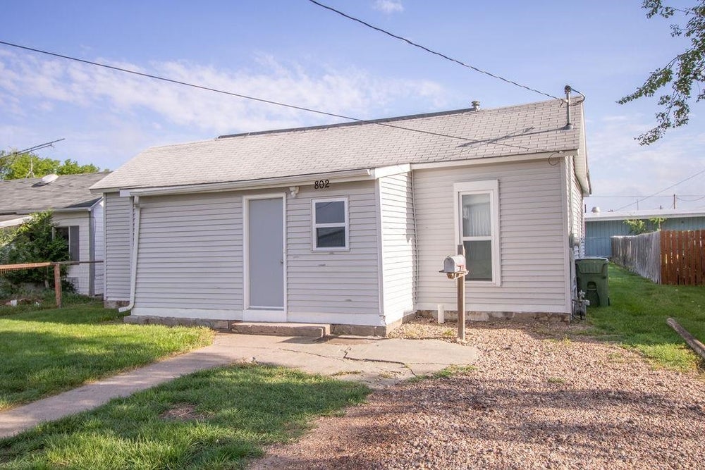 802 E 23rd Street, Kearney, NE 68847 MLS 20240605 Coldwell Banker