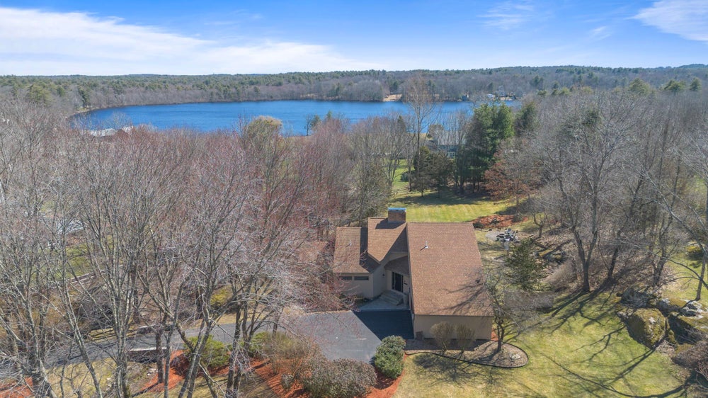 7 Carriage Lane, Salem, NH 03079 MLS 4990113 Coldwell Banker