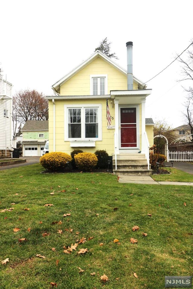 https://images-listings.coldwellbanker.com/NJ_MLS/23/03/69/45/_P/23036945_P24.jpg