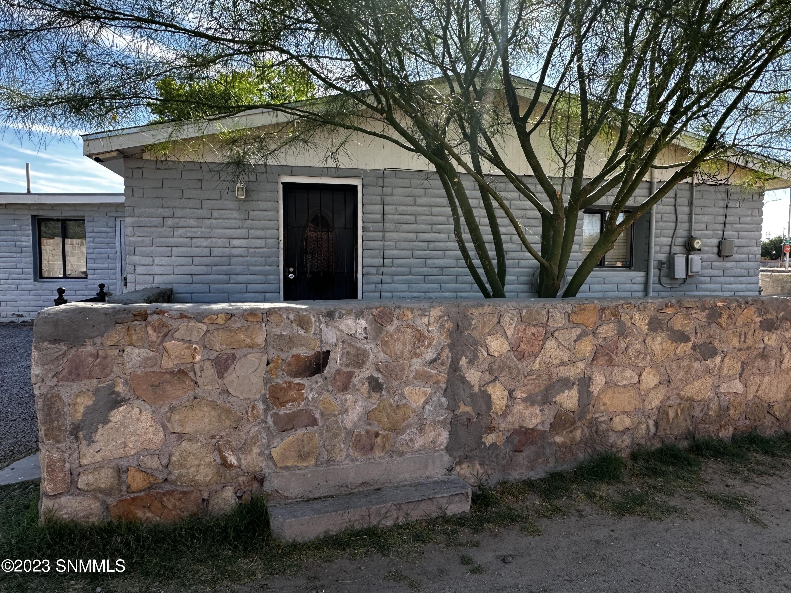 700 1/2 Villa Mora Avenue, Las Cruces, NM 88001 - MLS# 2301461