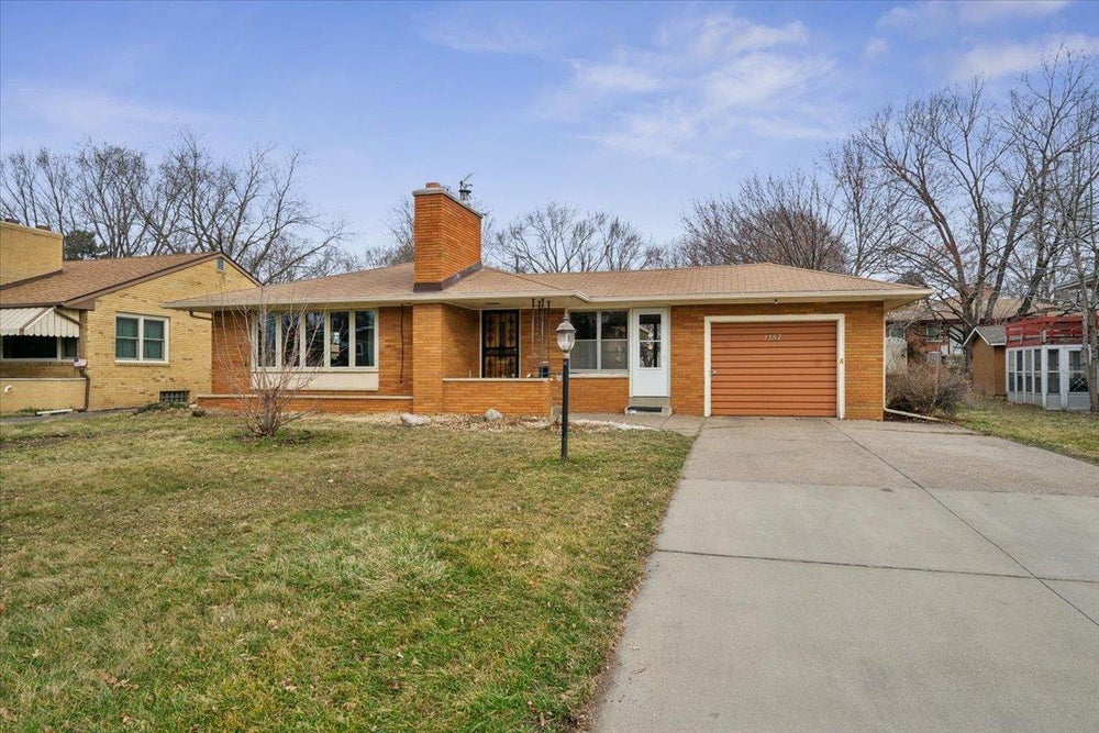 1357 Roselawn Avenue W, Roseville, MN 55113 MLS 6504414 Coldwell