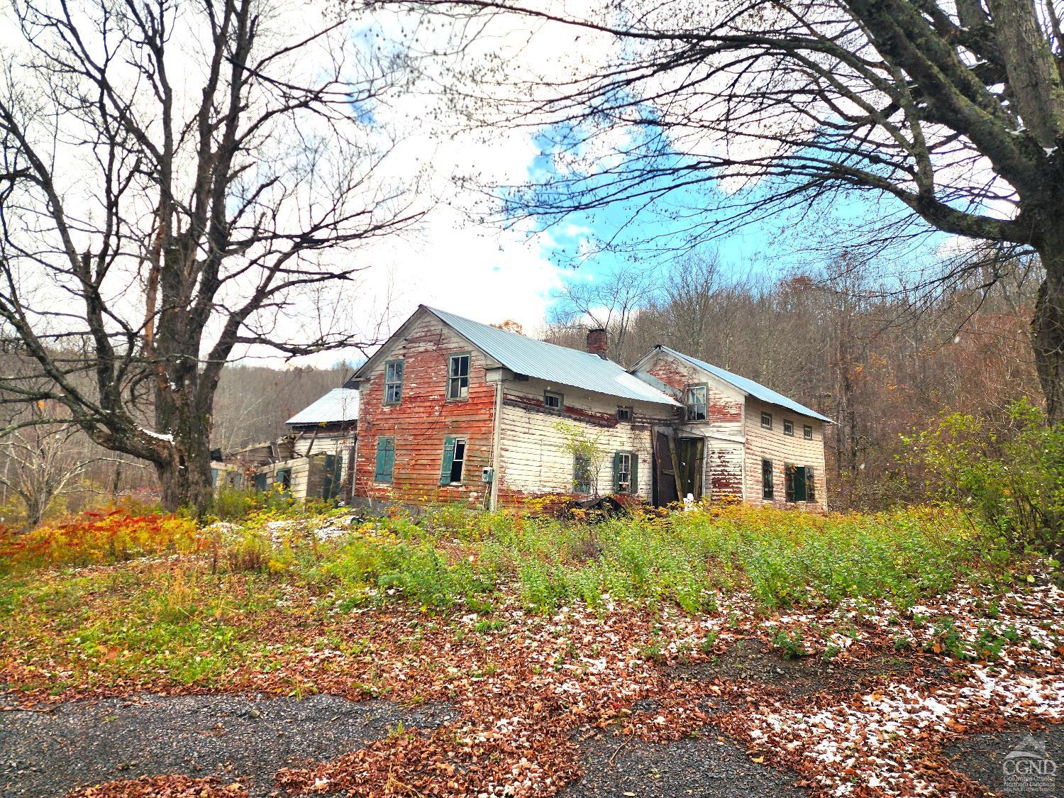 Beautiful Dutchess Country Home Comes with 17-Acre Farm and