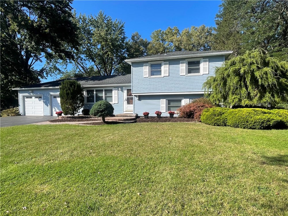 4 White Oak Lane, Fairport, NY 14450 MLS R1499412 Coldwell Banker