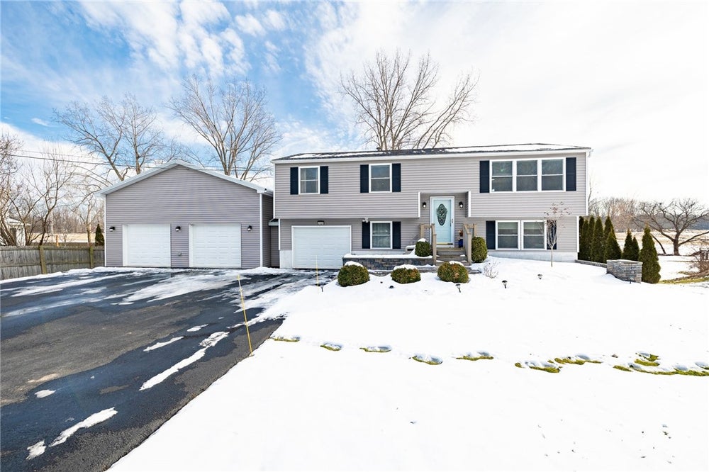 2020 Paddy Lane, Ontario, NY 14519 MLS R1522451 Coldwell Banker