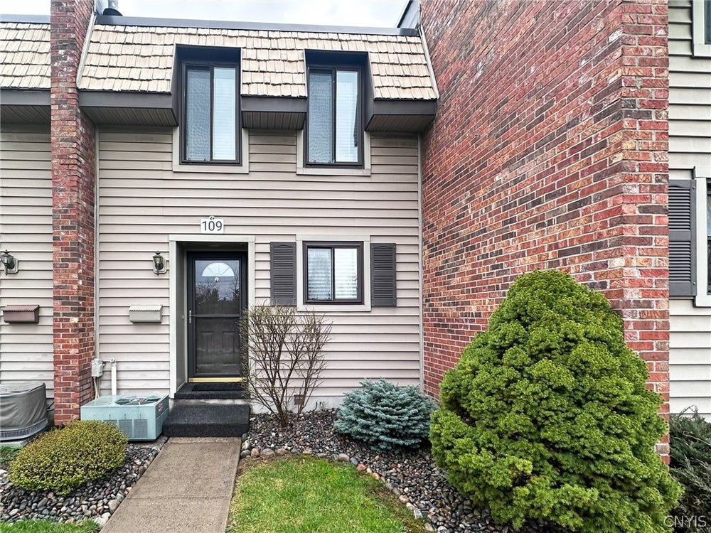 109 Chestnut Hills, New Hartford, NY 13413 MLS S1531280 Coldwell