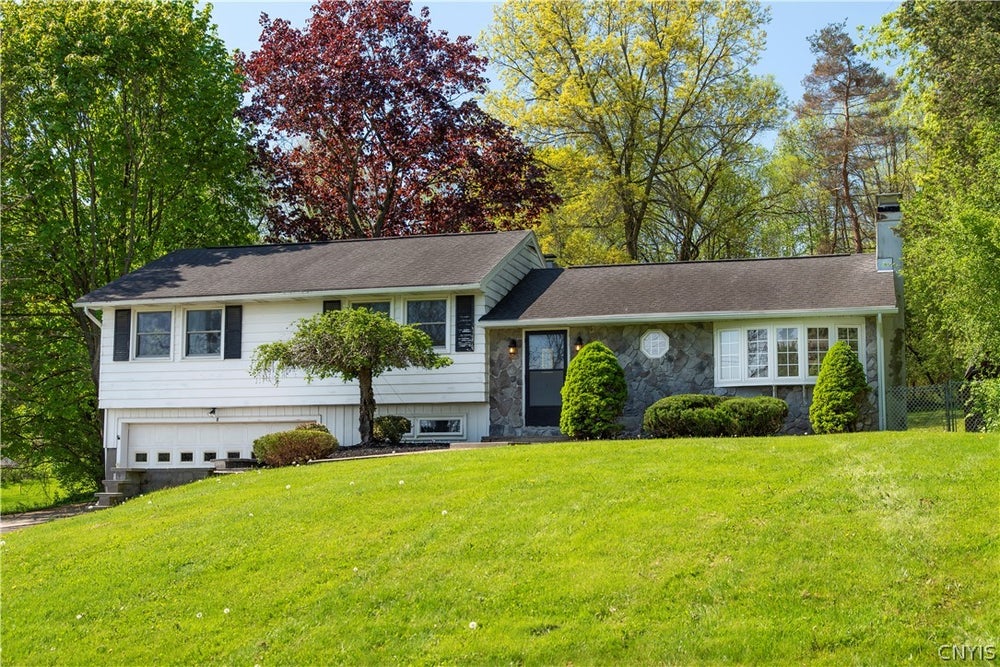 8 Hughes Lane, New Hartford, NY 13413 MLS S1540092 Coldwell Banker