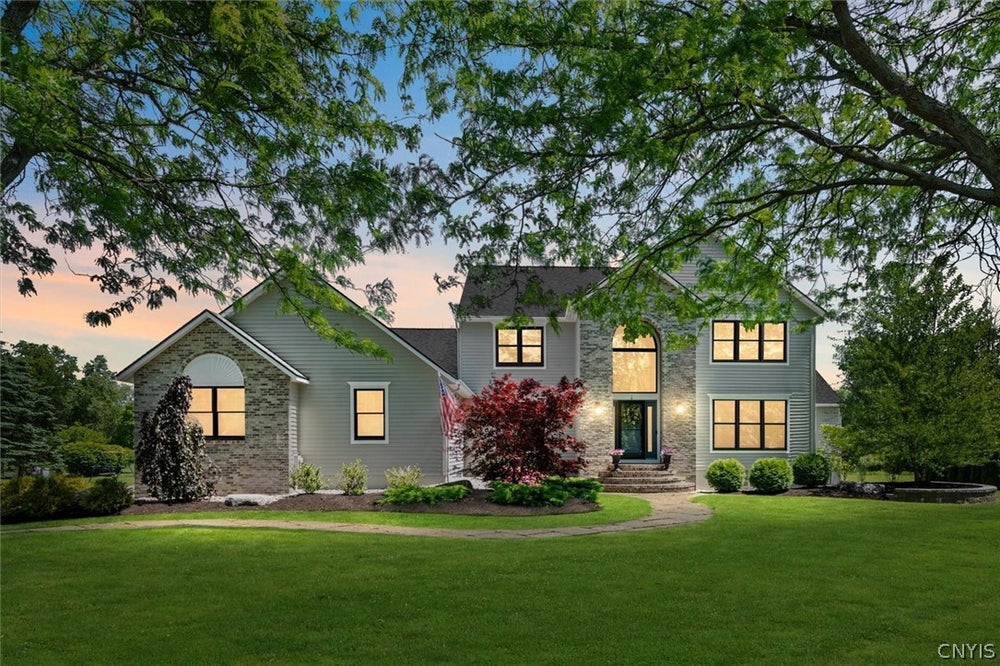 8230 Ashington Drive, Baldwinsville, NY 13027 MLS S1541055