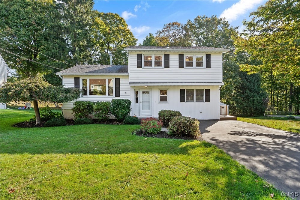 21 Barbara Lane, Camillus, NY 13031 - MLS# S1643217 - Coldwell Banker