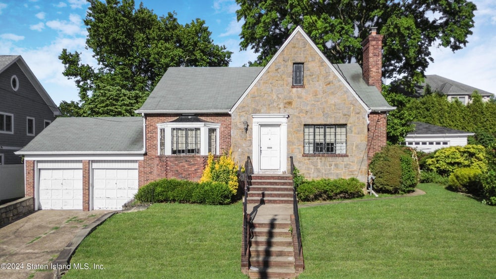 687 Oakland Avenue, Staten Island, NY 10310 MLS 2403719 Coldwell
