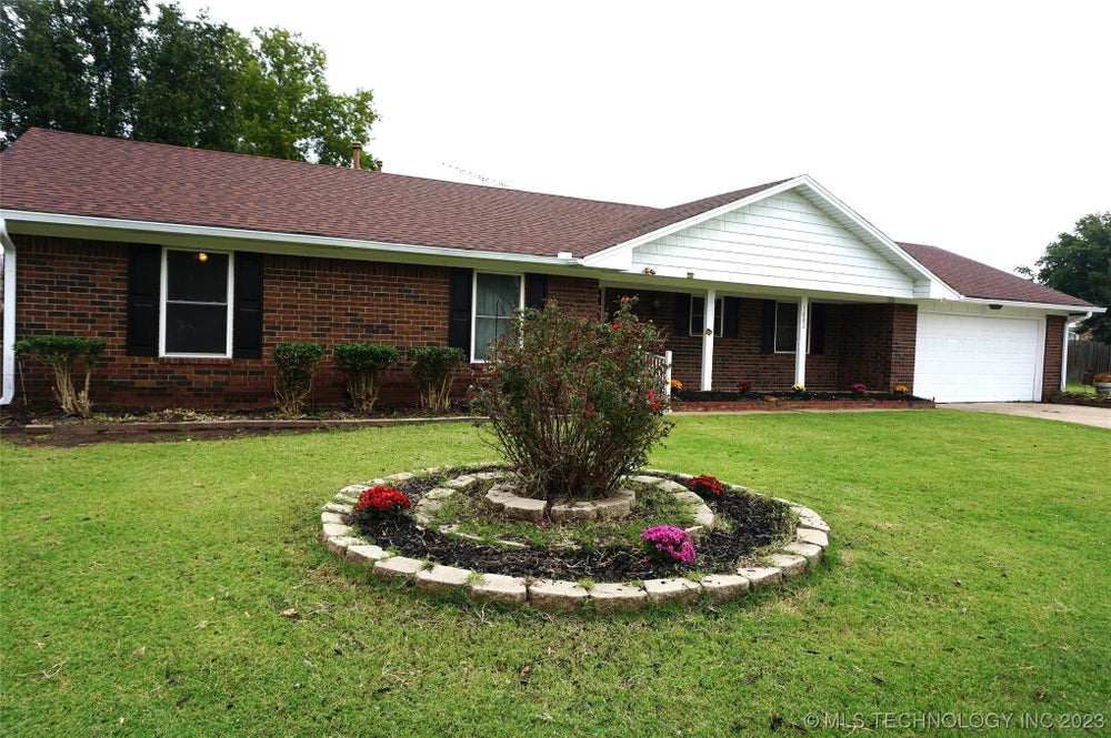 1803 Crestview Street, Okmulgee, OK 74447 MLS 2338268 Coldwell Banker