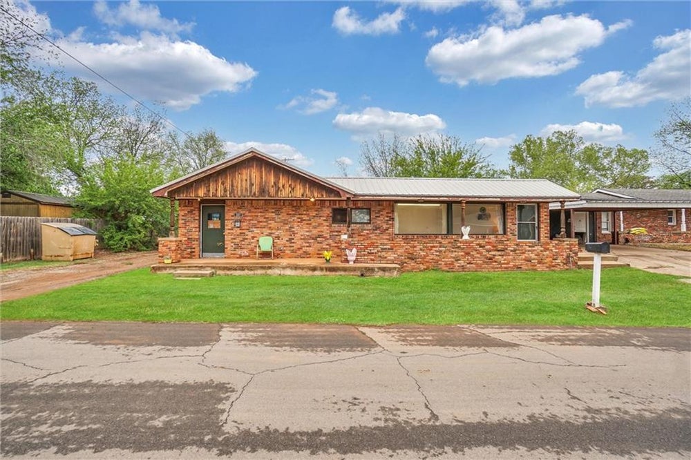207 E Pine Avenue, Sayre, OK 73662 MLS 1059559 Coldwell Banker