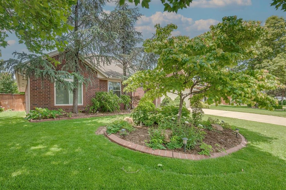 Cheyenne Ridge Edmond 1117 Blue Ridge Drive, Edmond, OK 73003 - MLS# 1166085 - Coldwell Banker