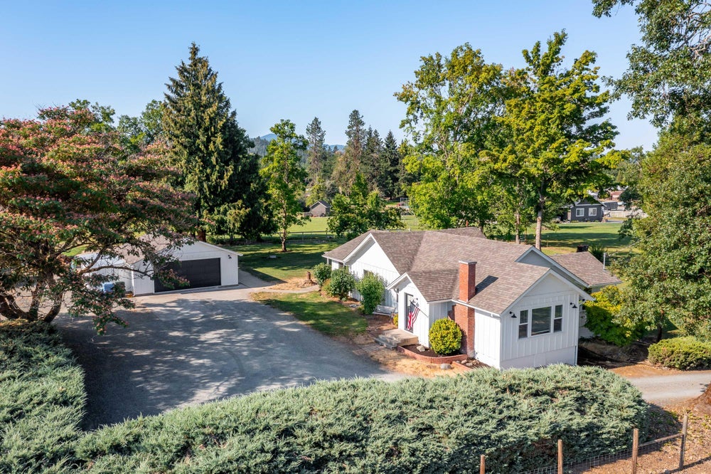 3361 Leonard, Grants Pass, OR 97527 - MLS# 220206431 - Coldwell Banker