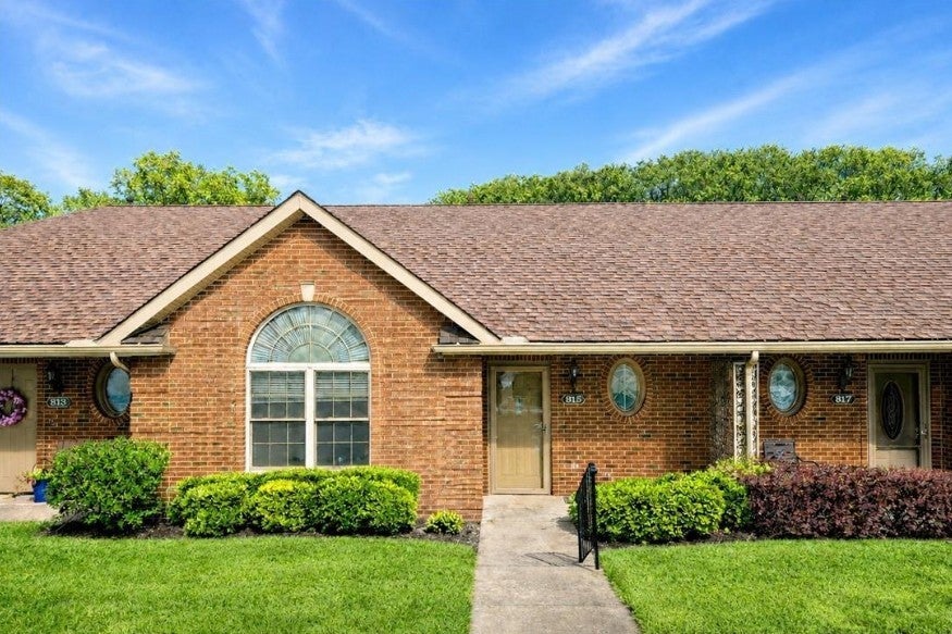 815 Village Dr, Mccandless, PA 15237 - MLS# 1741624 - Coldwell Banker
